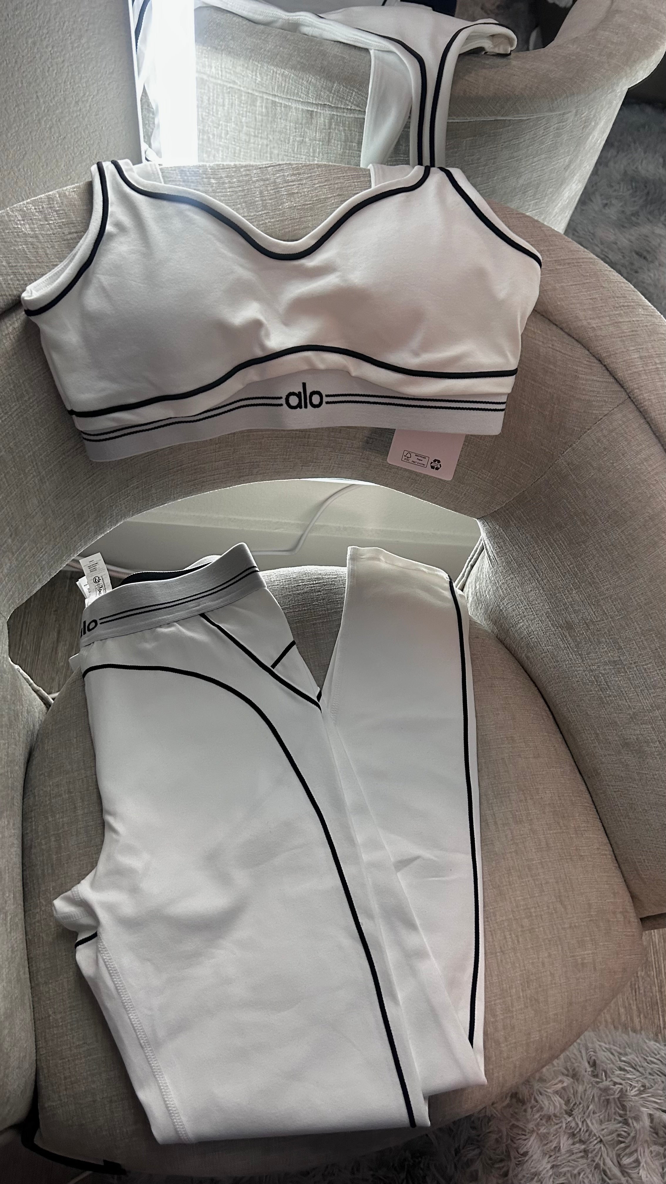 Alo White Contrast Trim Sports Bra & Legging Set